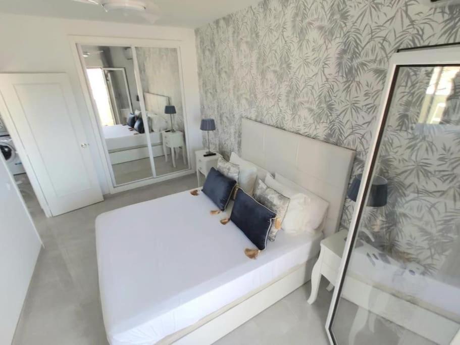 Lux. Frontbeach-Terrace. 5 Pools.Tv. 2 A.C.Netflix Benalmádena Exterior foto